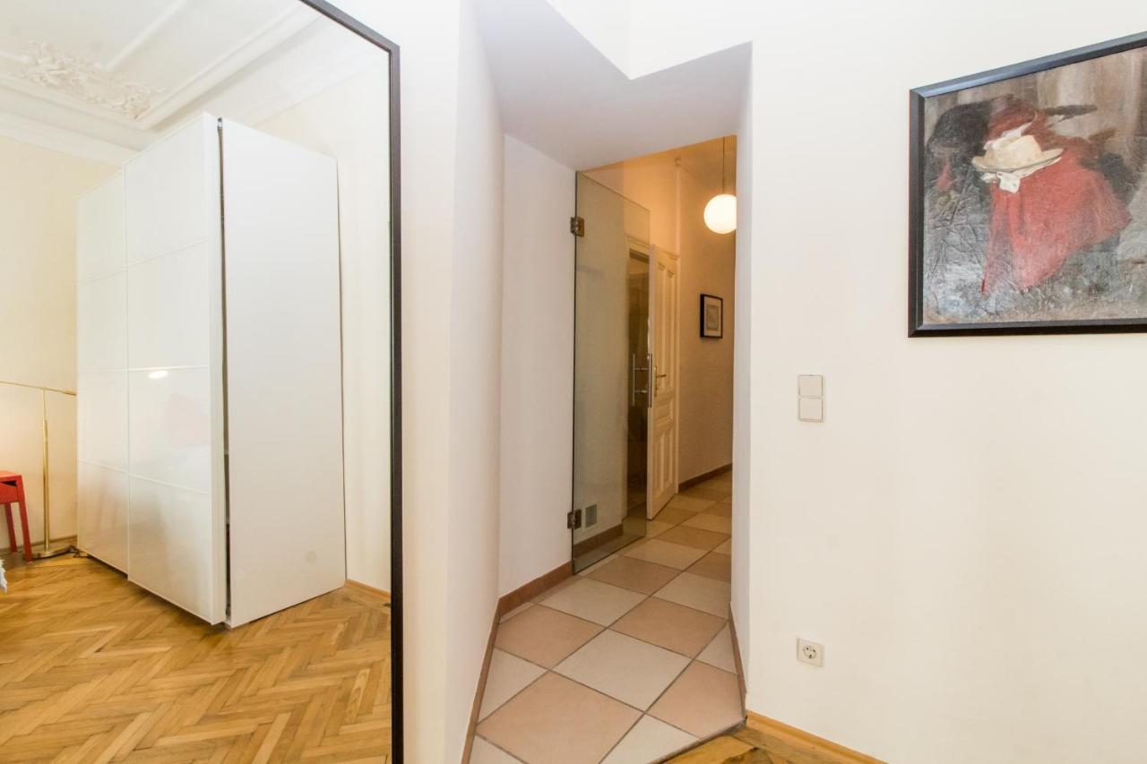 Beautiful Viennese Apartment Exterior photo