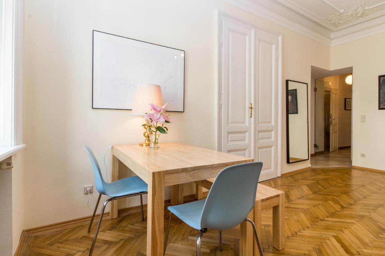 Beautiful Viennese Apartment Exterior photo